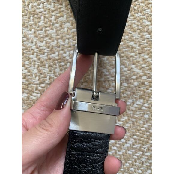 Tumi men’s leather black belt
